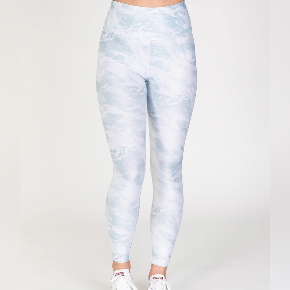 NWT Guess active all over dye sky 3/4 leggings M Medium yoga pants tie workout